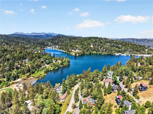 743 Berne, Crestline, CA 92325