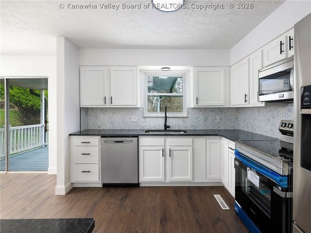 5302 Linda Vista Road, Cross Lanes, WV 25313