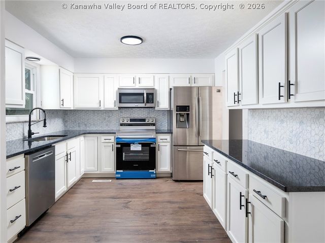 5302 Linda Vista Road, Cross Lanes, WV 25313