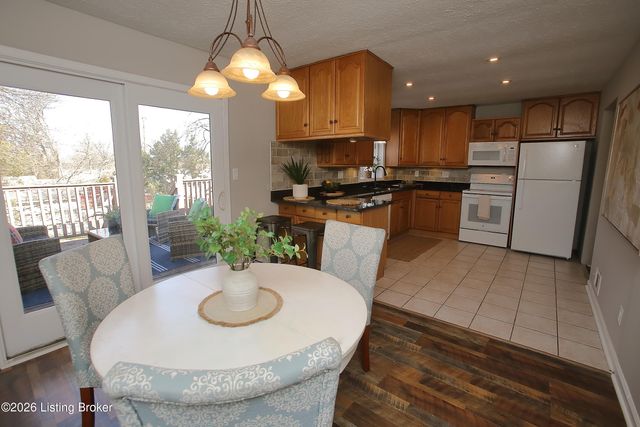 9323 Willowwood Way, Louisville, KY 40299