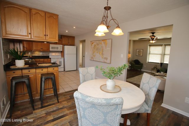 9323 Willowwood Way, Louisville, KY 40299