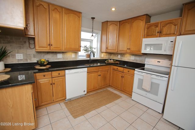 9323 Willowwood Way, Louisville, KY 40299