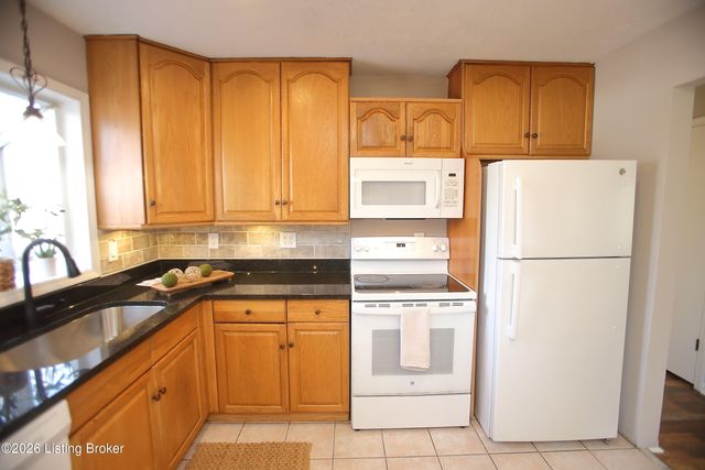 9323 Willowwood Way, Louisville, KY 40299