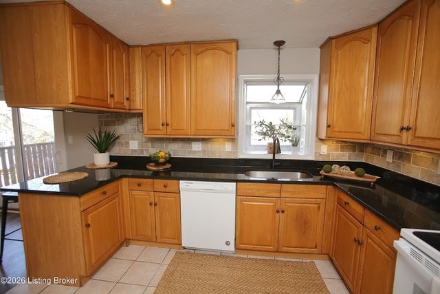 9323 Willowwood Way, Louisville, KY 40299