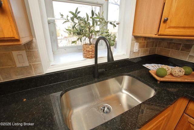 9323 Willowwood Way, Louisville, KY 40299