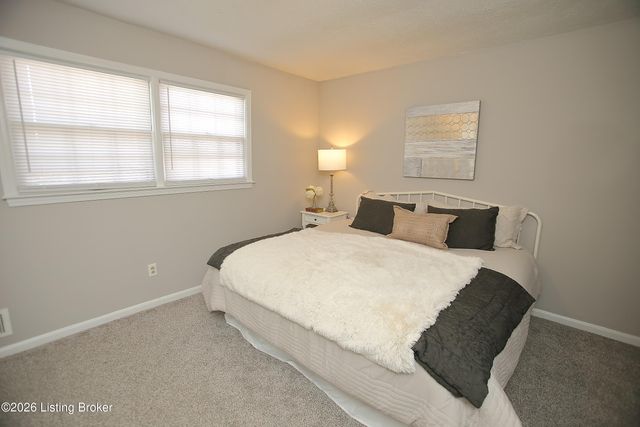 9323 Willowwood Way, Louisville, KY 40299