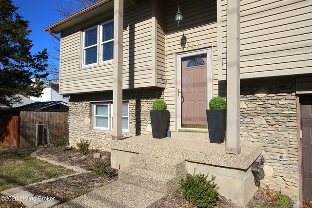 9323 Willowwood Way, Louisville, KY 40299