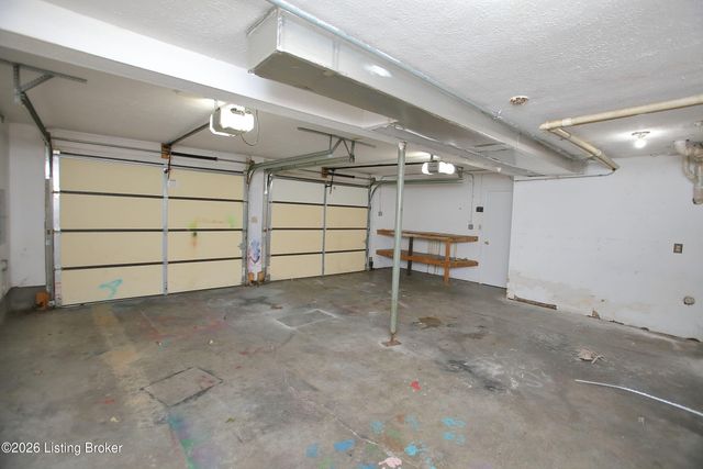 9323 Willowwood Way, Louisville, KY 40299