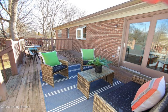 9323 Willowwood Way, Louisville, KY 40299