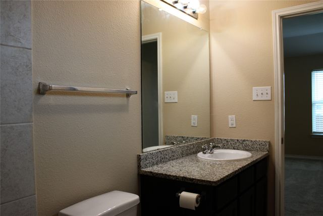 1508 Blue Jay Drive, Ennis, TX 75119