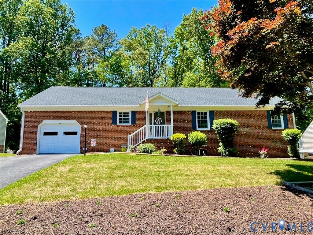 10512 Hamlin Dr, Chester, VA 23831