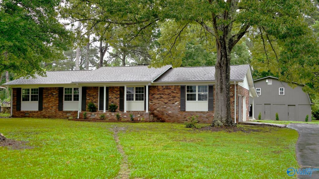 1606 Penn Road, Hartselle, AL 35640