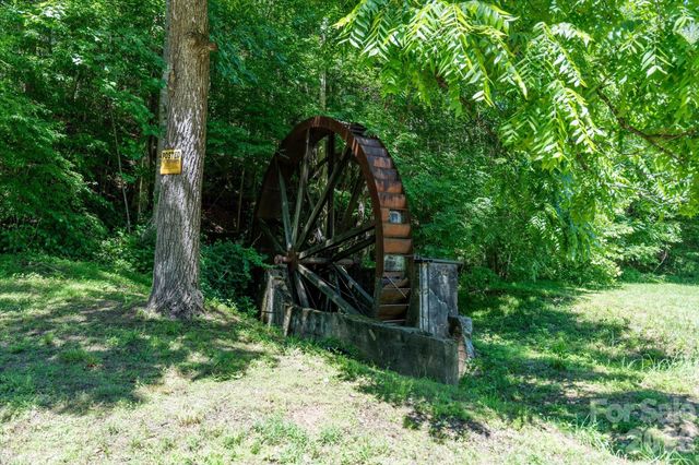 1194 Palmer Road, Mill Spring, NC 28756