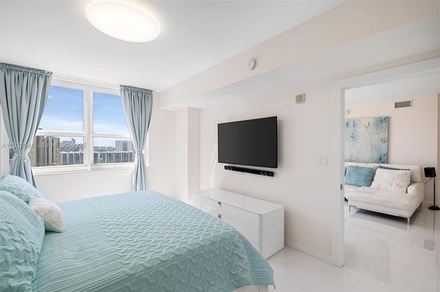 19501 W Country Club Dr 2307, Aventura, FL 33180