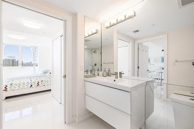 19501 W Country Club Dr 2307, Aventura, FL 33180