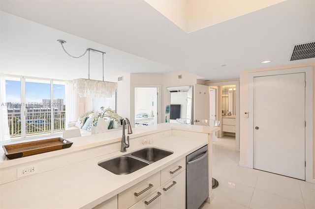 19501 W Country Club Dr 2307, Aventura, FL 33180