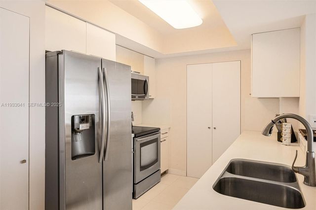 19501 W Country Club Dr 2307, Aventura, FL 33180