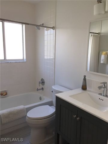 7800 Emerald CIR B-201, Naples, FL 34109