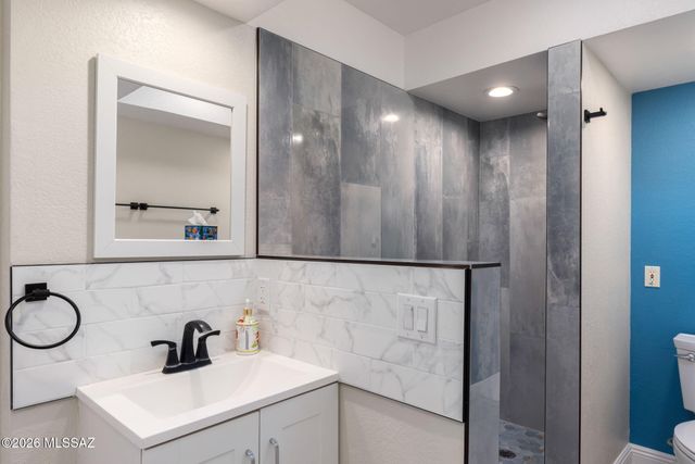 5030 E Camino Bosque, Tucson, AZ 85718