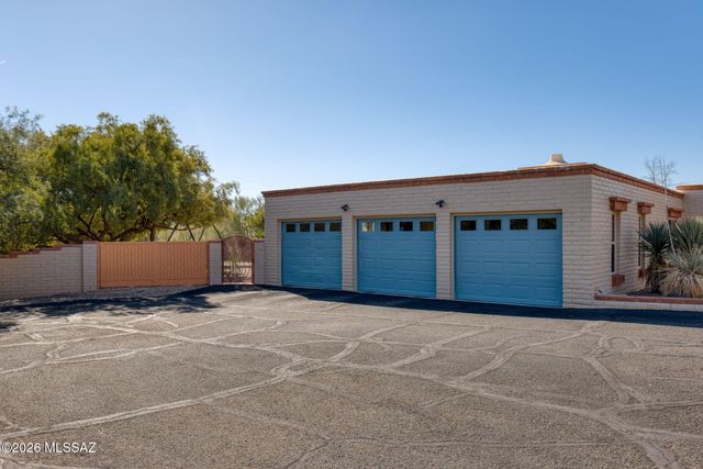 5030 E Camino Bosque, Tucson, AZ 85718