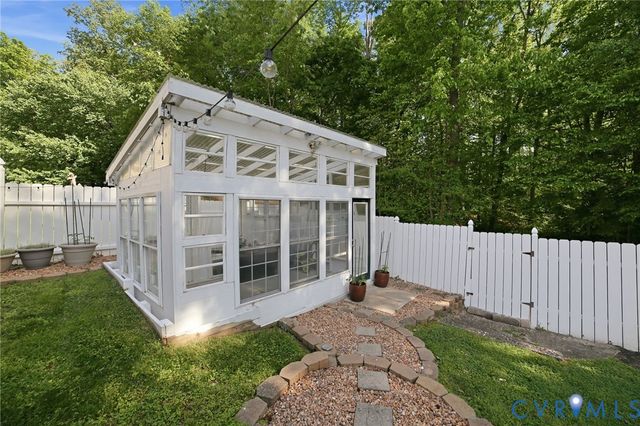 9509 Meadowview Rd, Henrico, VA 23294