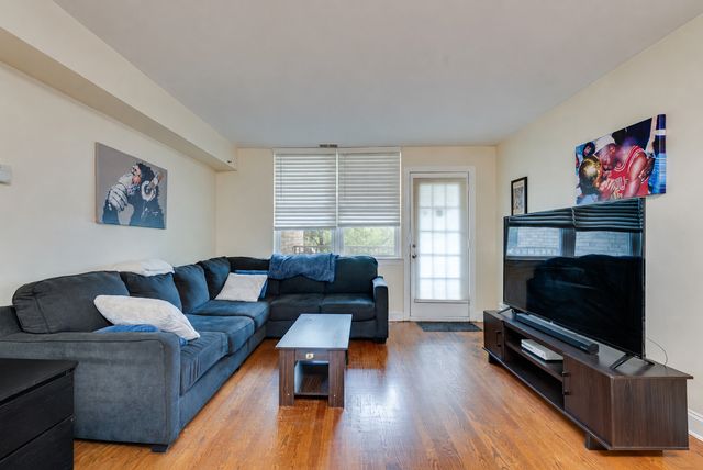 2501 W Touhy Avenue 203, Chicago, IL 60645