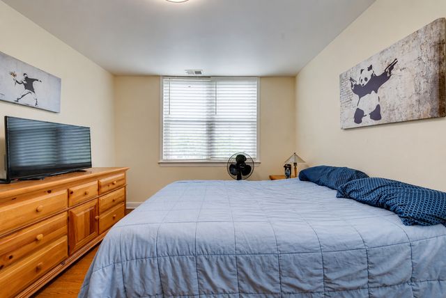 2501 W Touhy Avenue 203, Chicago, IL 60645
