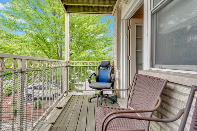2501 W Touhy Avenue 203, Chicago, IL 60645