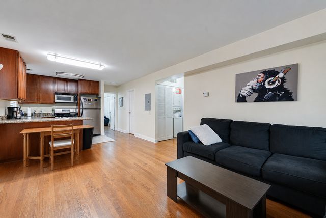 2501 W Touhy Avenue 203, Chicago, IL 60645