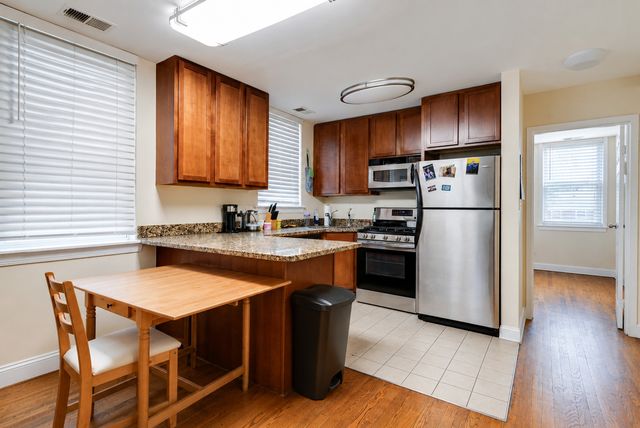 2501 W Touhy Avenue 203, Chicago, IL 60645