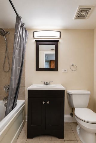2501 W Touhy Avenue 203, Chicago, IL 60645