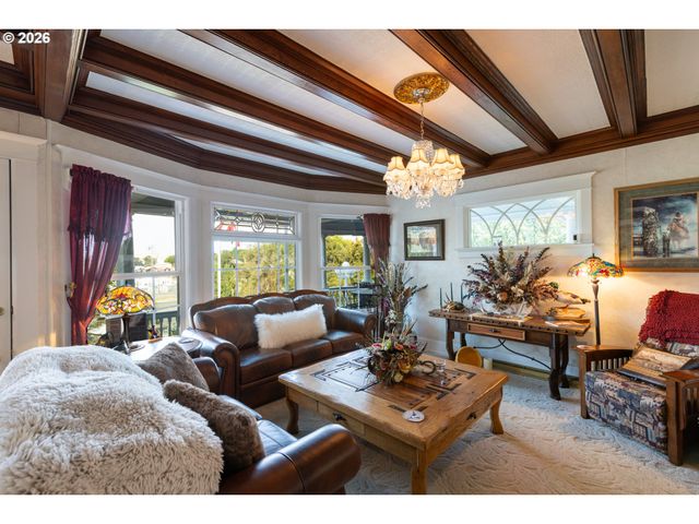 620 DAVIS St, Wasco, OR 97065