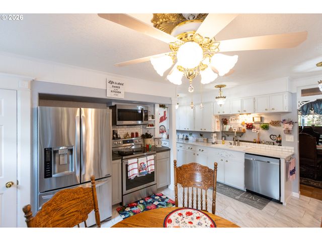 620 DAVIS St, Wasco, OR 97065