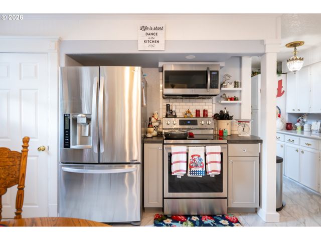 620 DAVIS St, Wasco, OR 97065