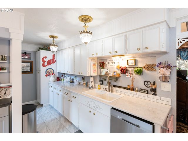 620 DAVIS St, Wasco, OR 97065