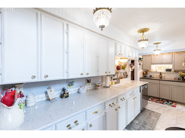 620 DAVIS St, Wasco, OR 97065