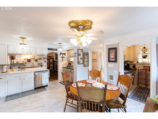 620 DAVIS St, Wasco, OR 97065