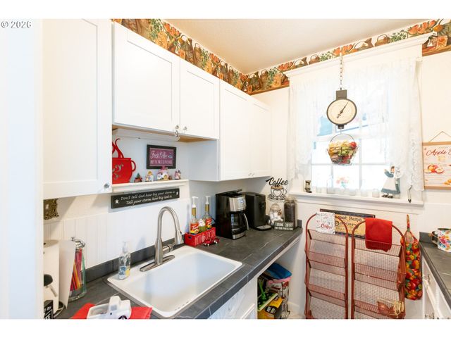 620 DAVIS St, Wasco, OR 97065