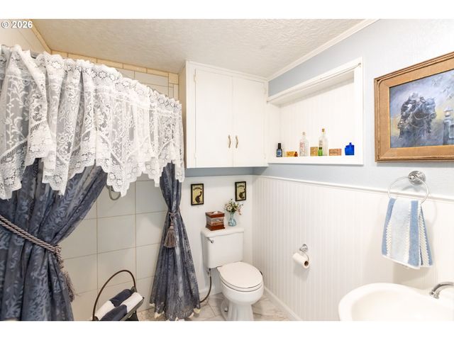 620 DAVIS St, Wasco, OR 97065