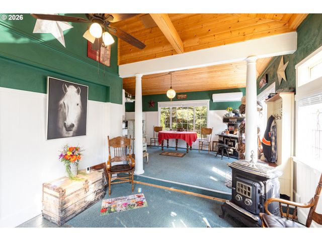 620 DAVIS St, Wasco, OR 97065