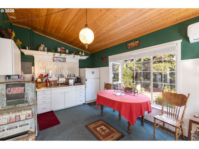 620 DAVIS St, Wasco, OR 97065