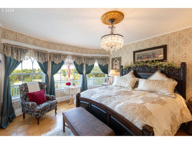 620 DAVIS St, Wasco, OR 97065