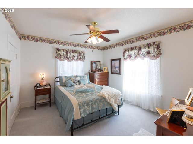 620 DAVIS St, Wasco, OR 97065