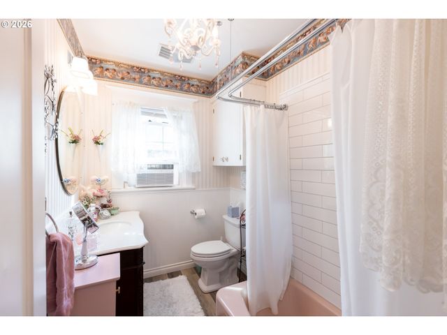 620 DAVIS St, Wasco, OR 97065