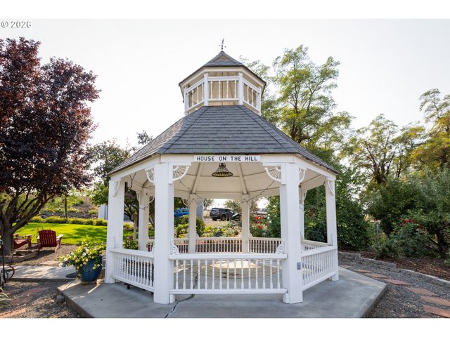 620 DAVIS St, Wasco, OR 97065