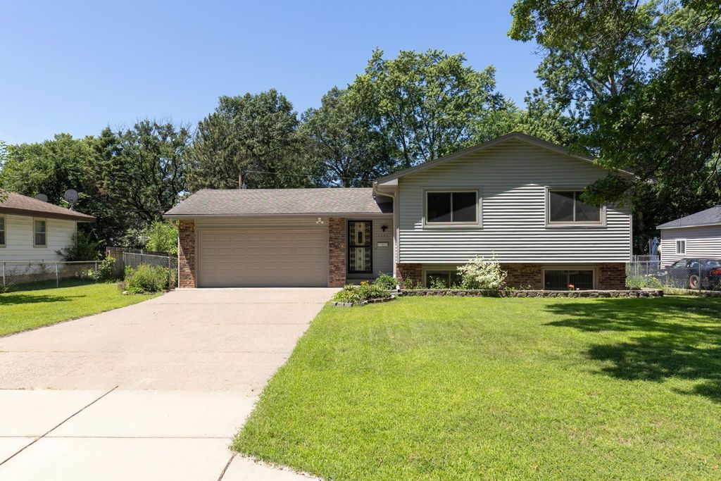 5833 Perry Avenue N, Crystal, MN 55429