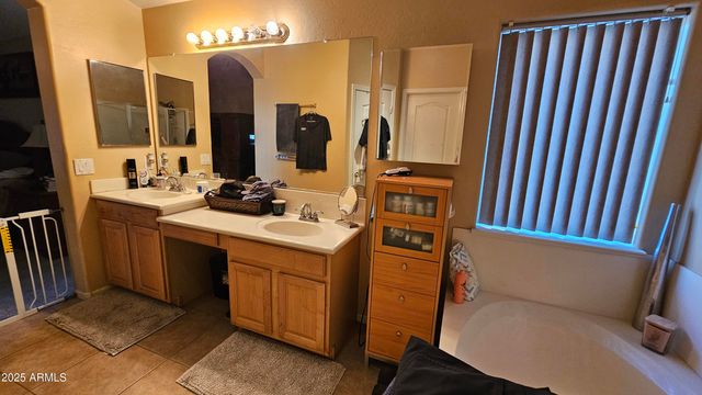 4633 E DESERT SANDS Drive, Chandler, AZ 85249