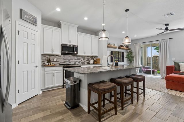 2064 LAKE WATERS PL, Lutz, FL 33558