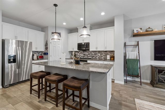 2064 LAKE WATERS PL, Lutz, FL 33558