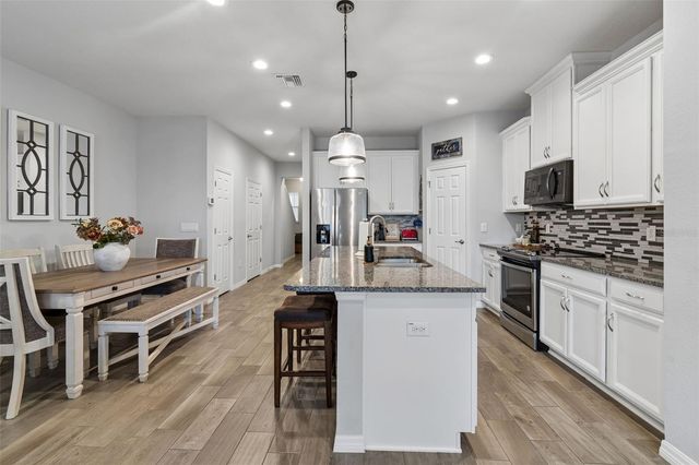 2064 LAKE WATERS PL, Lutz, FL 33558